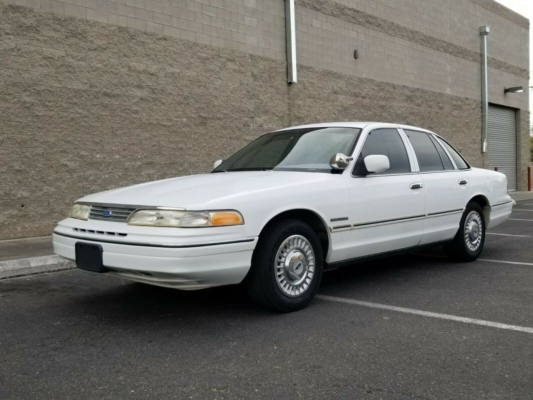 1993 FORD CROWN VICTORIA